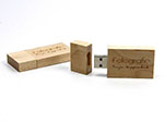 Eckiger Holz USB Stick schlicht  mit Logo in hellbraun buche hell