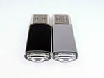 Kleiner USB-Stick in hell und dunkel aus Metall