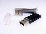 schwarzer und silberner USB-Stick aus Metall zum gravieren