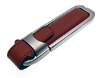 USB-Stick aus Leder mit Logo in Lederprägung als Messegeschenk