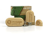 USB-Sticks aus Holz mit Gravur und Faltschachtel Geschenkverpackung